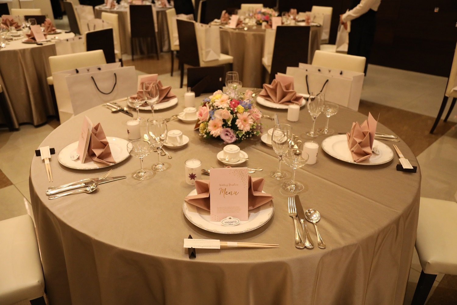 香川県の結婚式場シェルエメールの披露宴のテーブルコーディネート