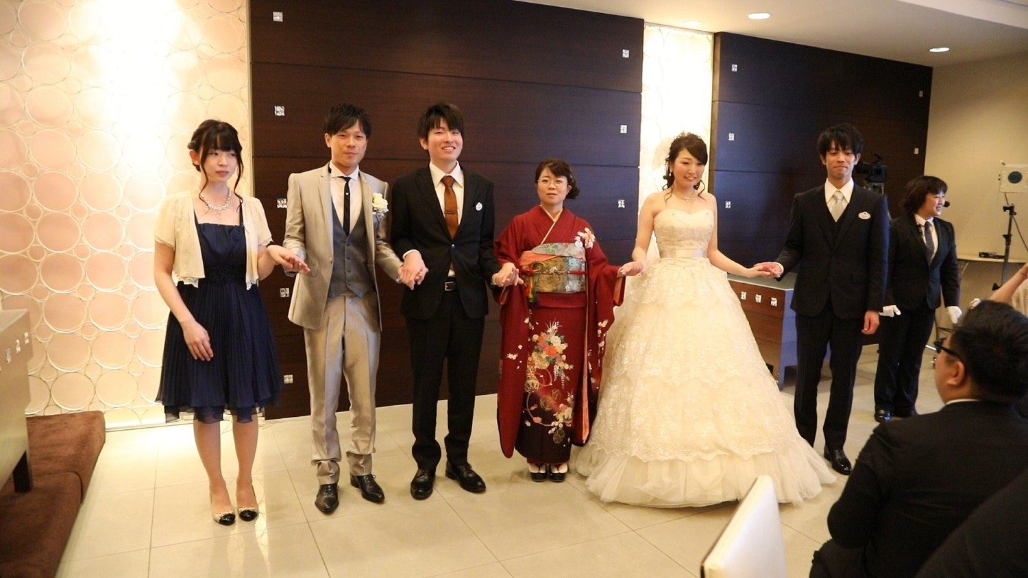 香川県の結婚式場シェルエメールでご兄弟での退場シーン