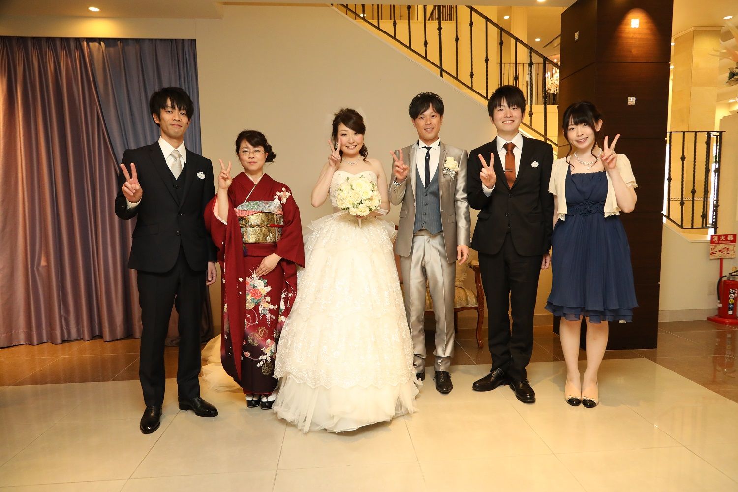香川県の結婚式場シェルエメールで集合写真