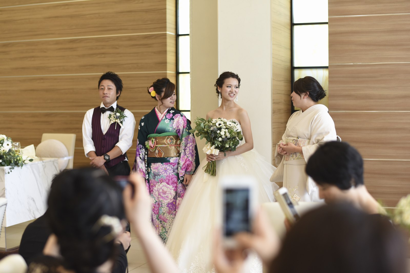 香川県の結婚式場アイスタイルで家族との退場シーン