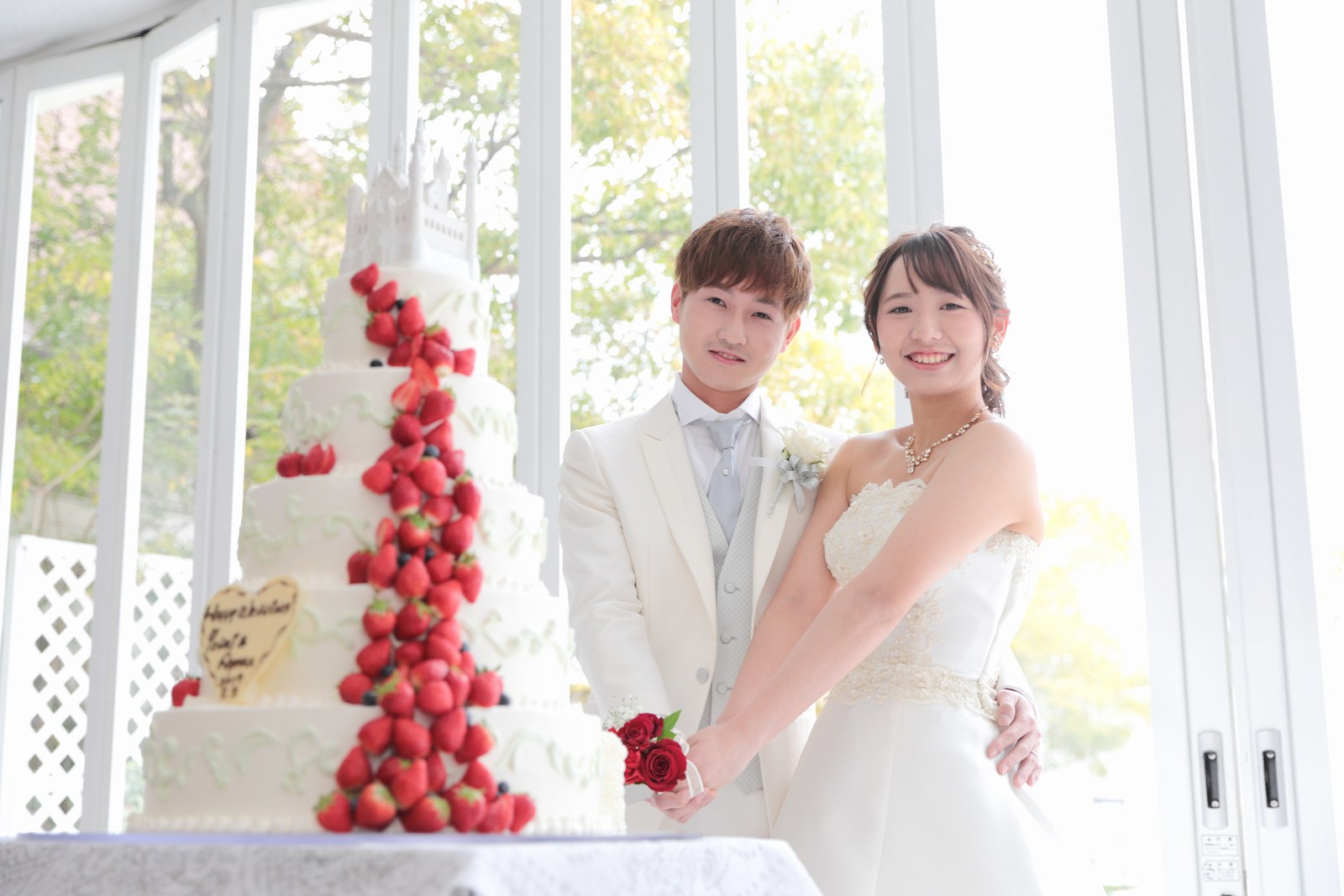 香川県の結婚式場シェルエメール&アイスタイル　ケーキ入刀