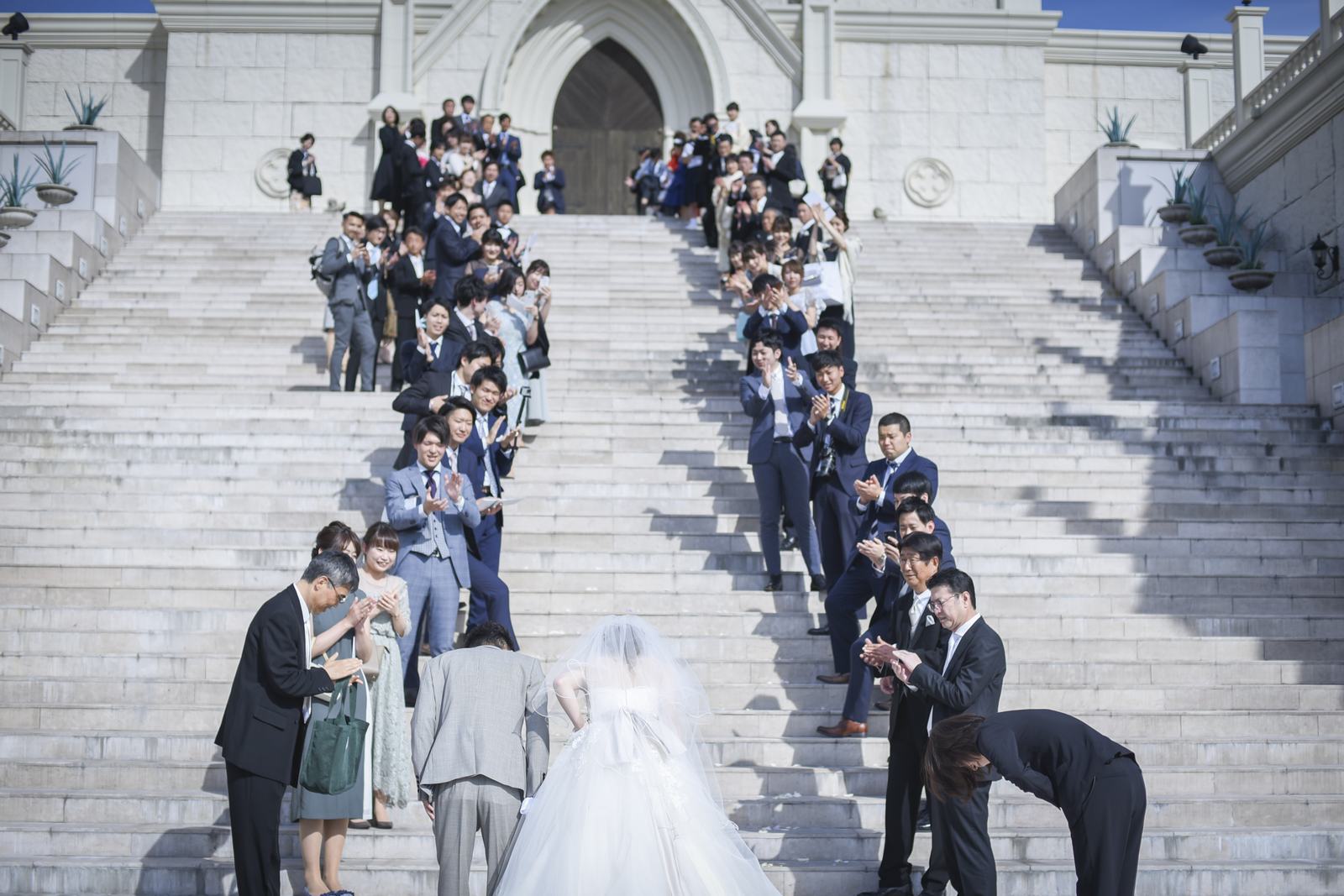香川県の結婚式場シェルエメール＆アイスタイル　大階段セレモニー