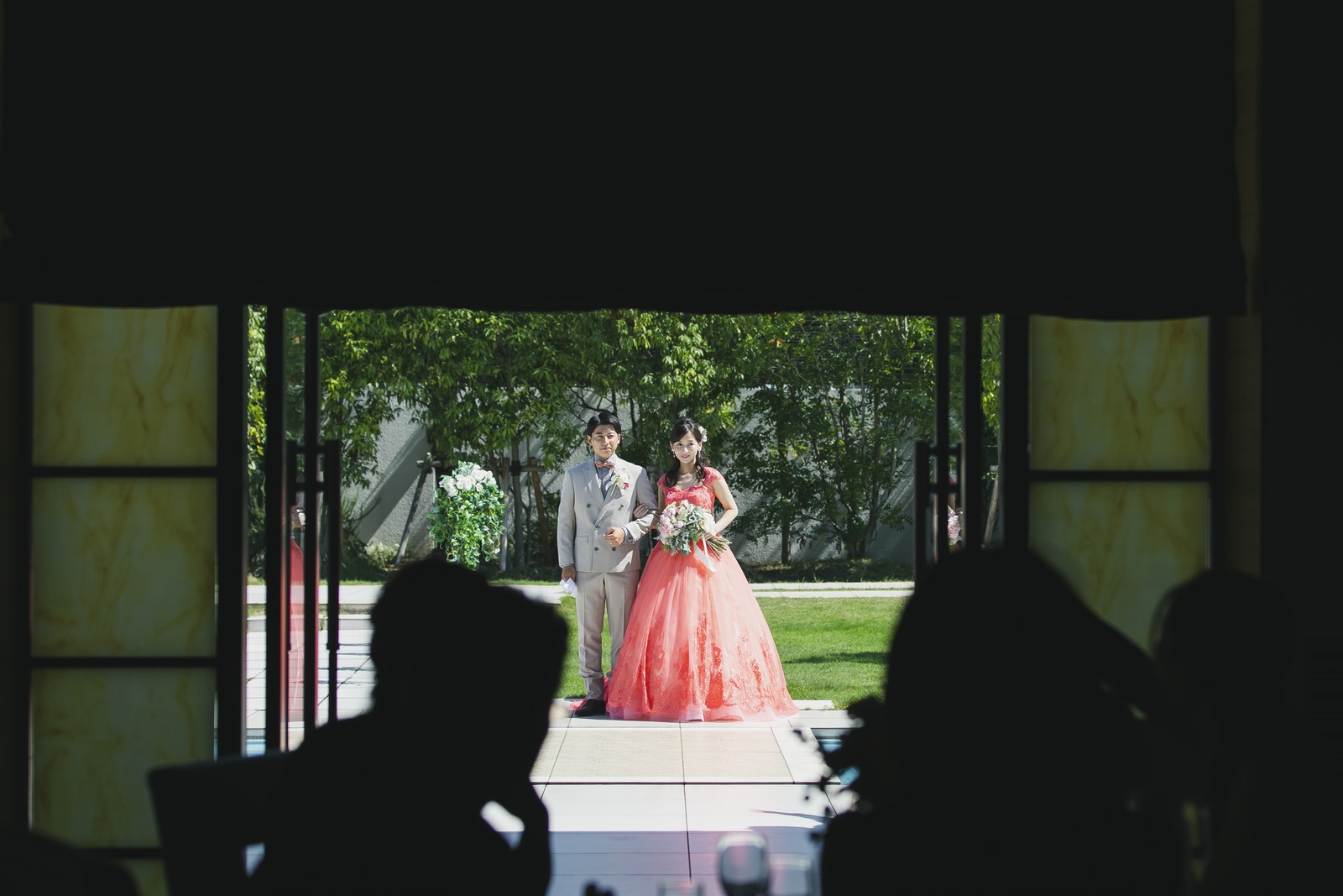 香川県の結婚式場シェルエメール＆アイスタイルのガーデン入場