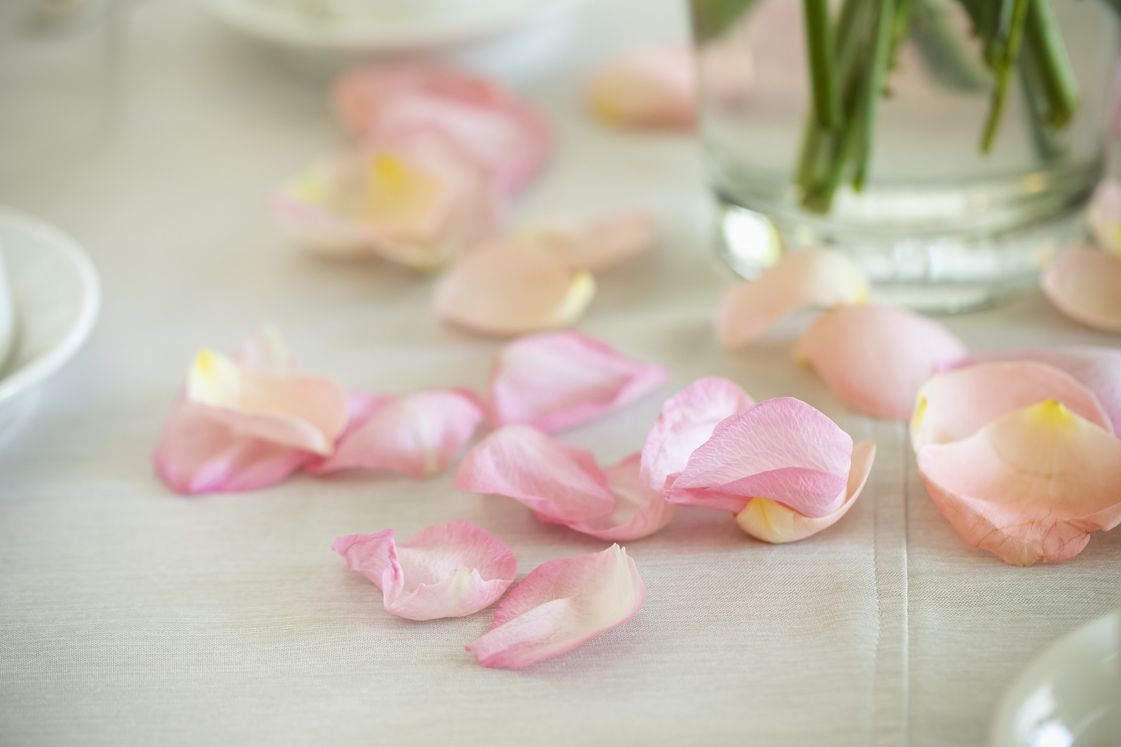 香川県の結婚式場シェルエメール＆アイスタイルのゲストテーブル装花