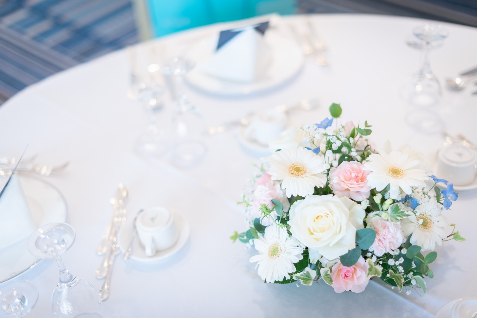 香川県の結婚式場のシェルエメール＆アイスタイルの会場装花