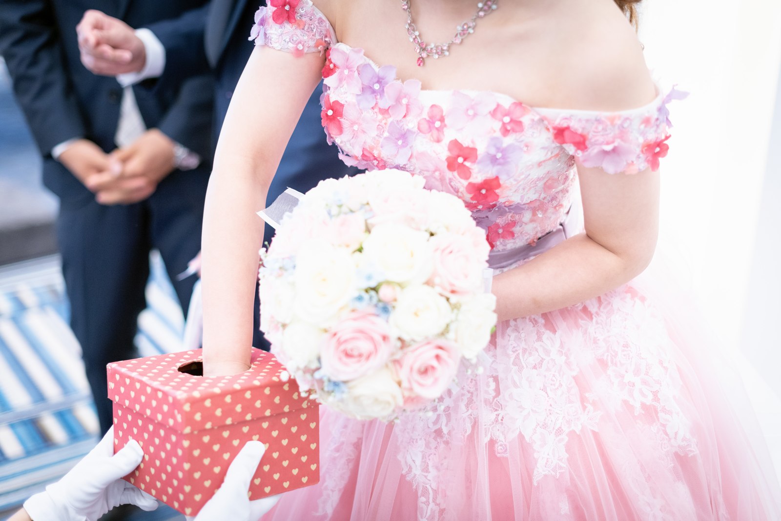 香川県の結婚式場のシェルエメール＆アイスタイルのドレス色当てクイズ