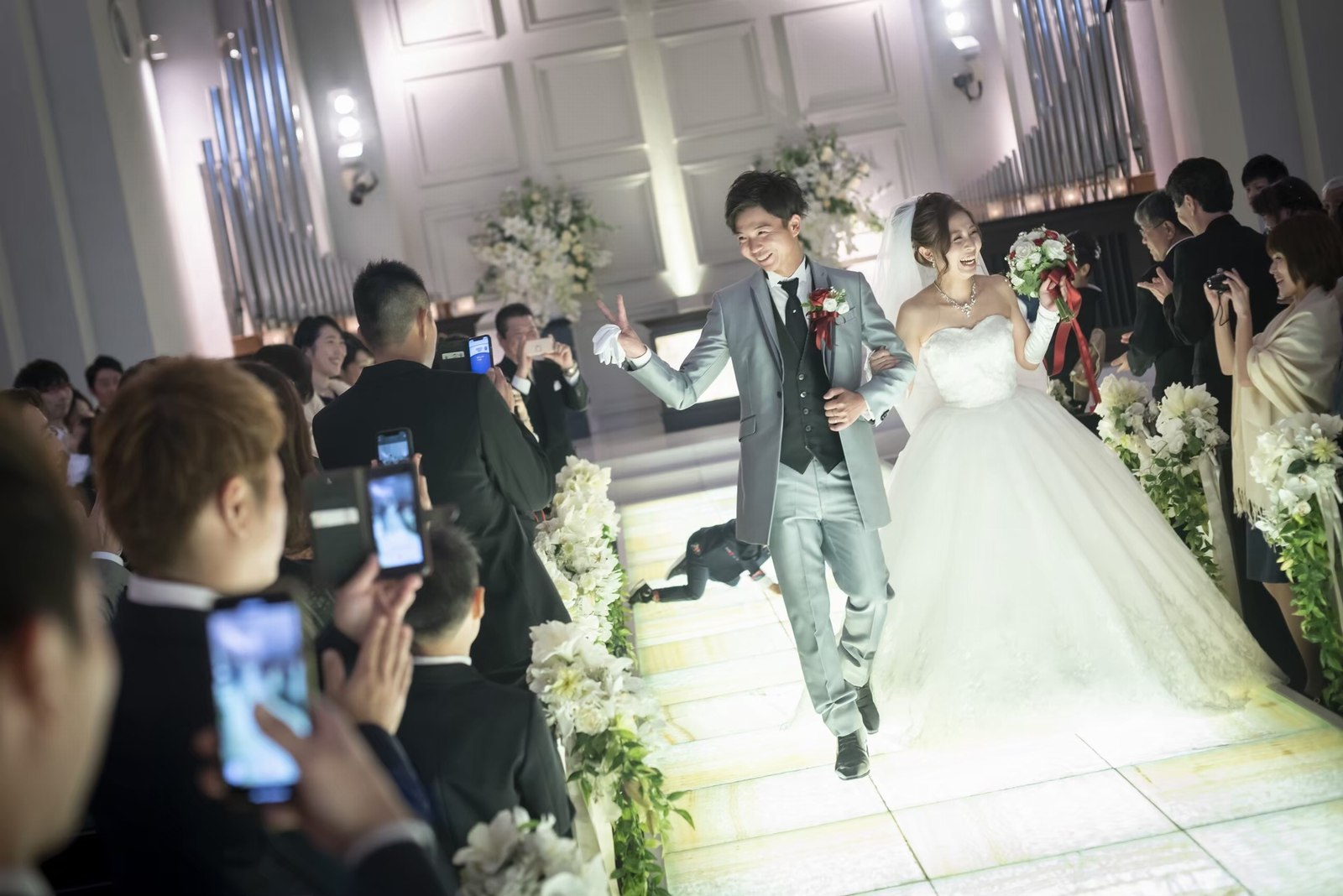香川県の結婚式場シェルエメール＆アイスタイルの挙式退場