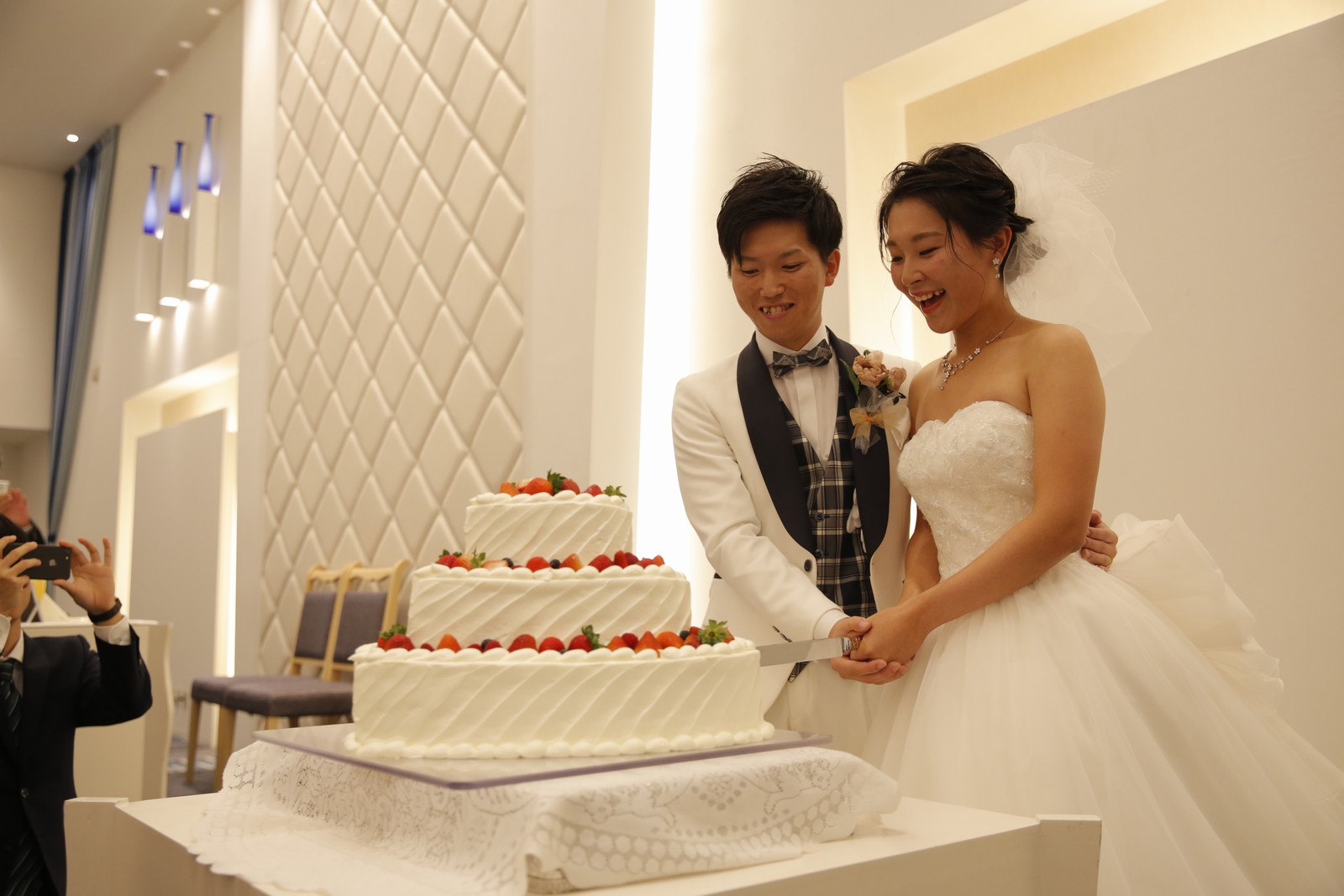 香川県の結婚式場シェルエメール＆アイスタイルのケーキ入刀