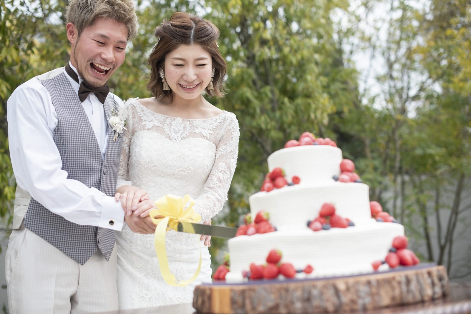 香川県の結婚式場シェルエメール＆アイスタイルのウエディングケーキ入刀