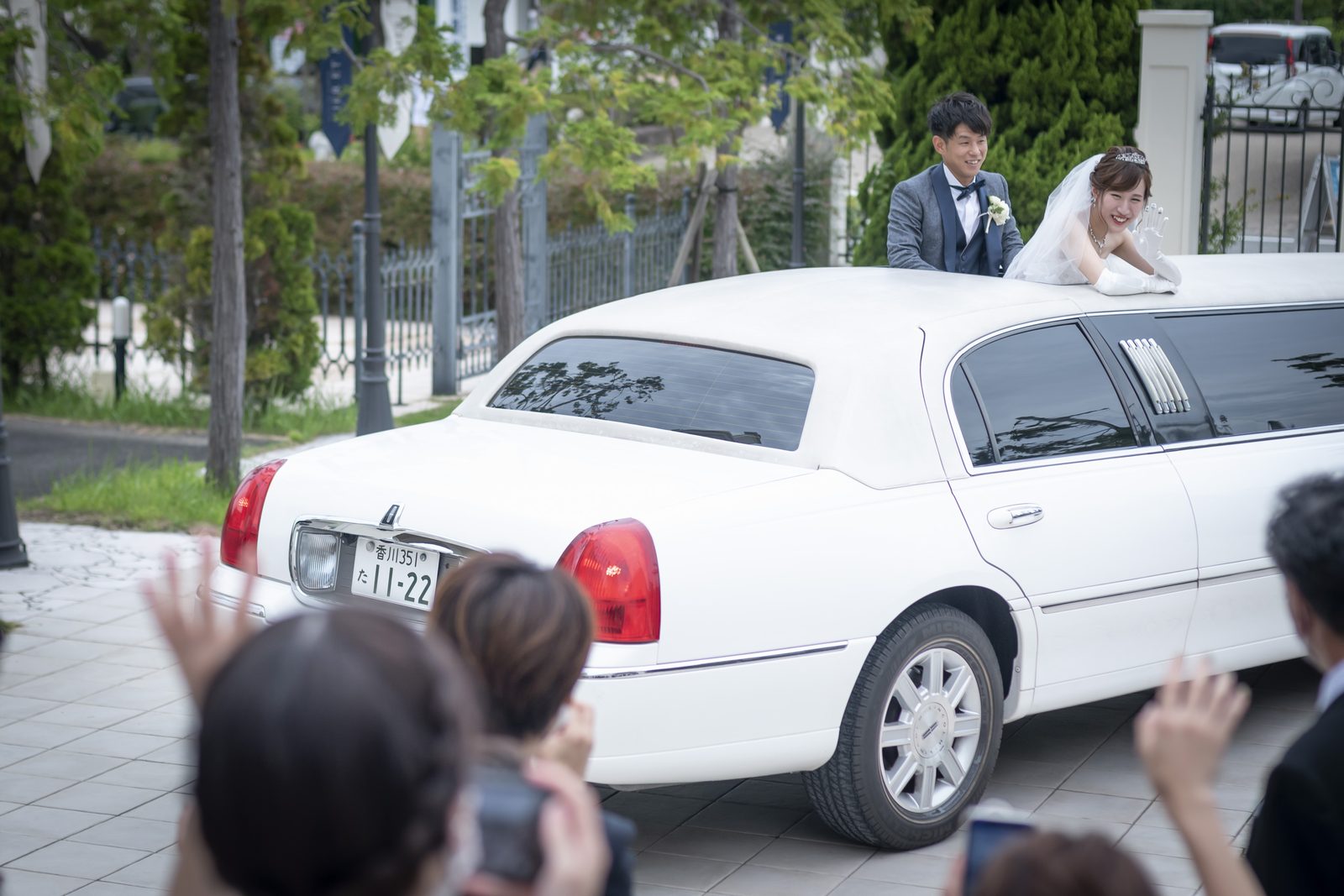 香川県の結婚式場シェルエメール&アイスタイルのリムジン出発