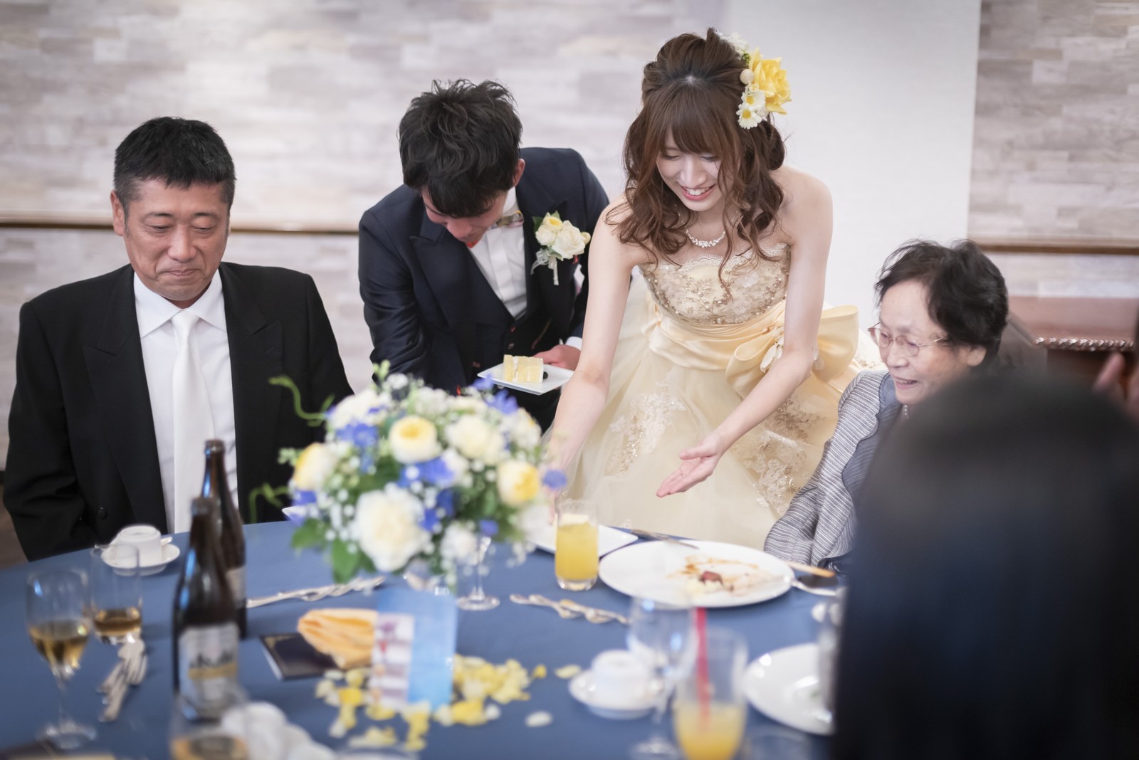 香川県の結婚式場シェルエメール&アイスタイルのケーキ配り