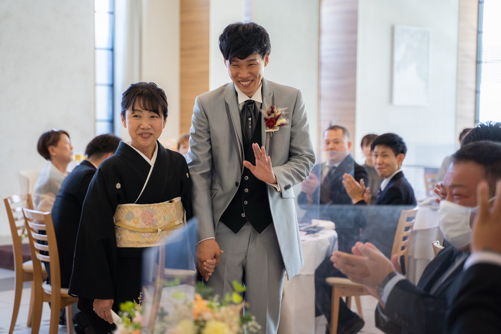 香川県宇多津町の結婚式場シェルエメール＆アイスタイル　母と退場