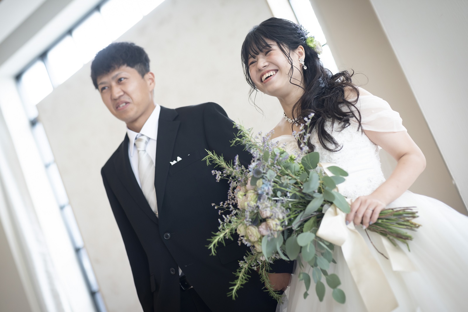 香川県宇多津町の結婚式場シェルエメール＆アイスタイル　家族と退場