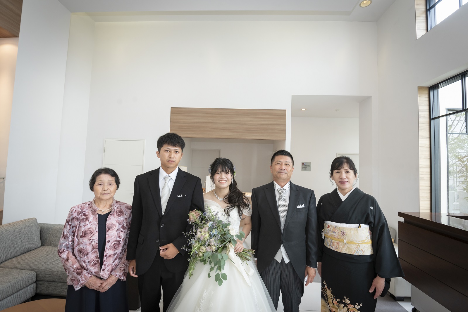 香川県宇多津町の結婚式場シェルエメール＆アイスタイル　家族集合写真