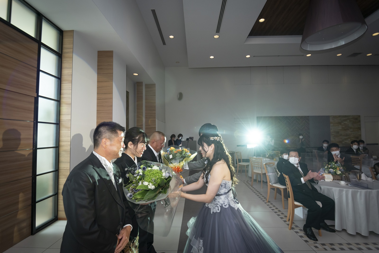 香川県宇多津町の結婚式場シェルエメール＆アイスタイル　両親へのプレゼント　花束