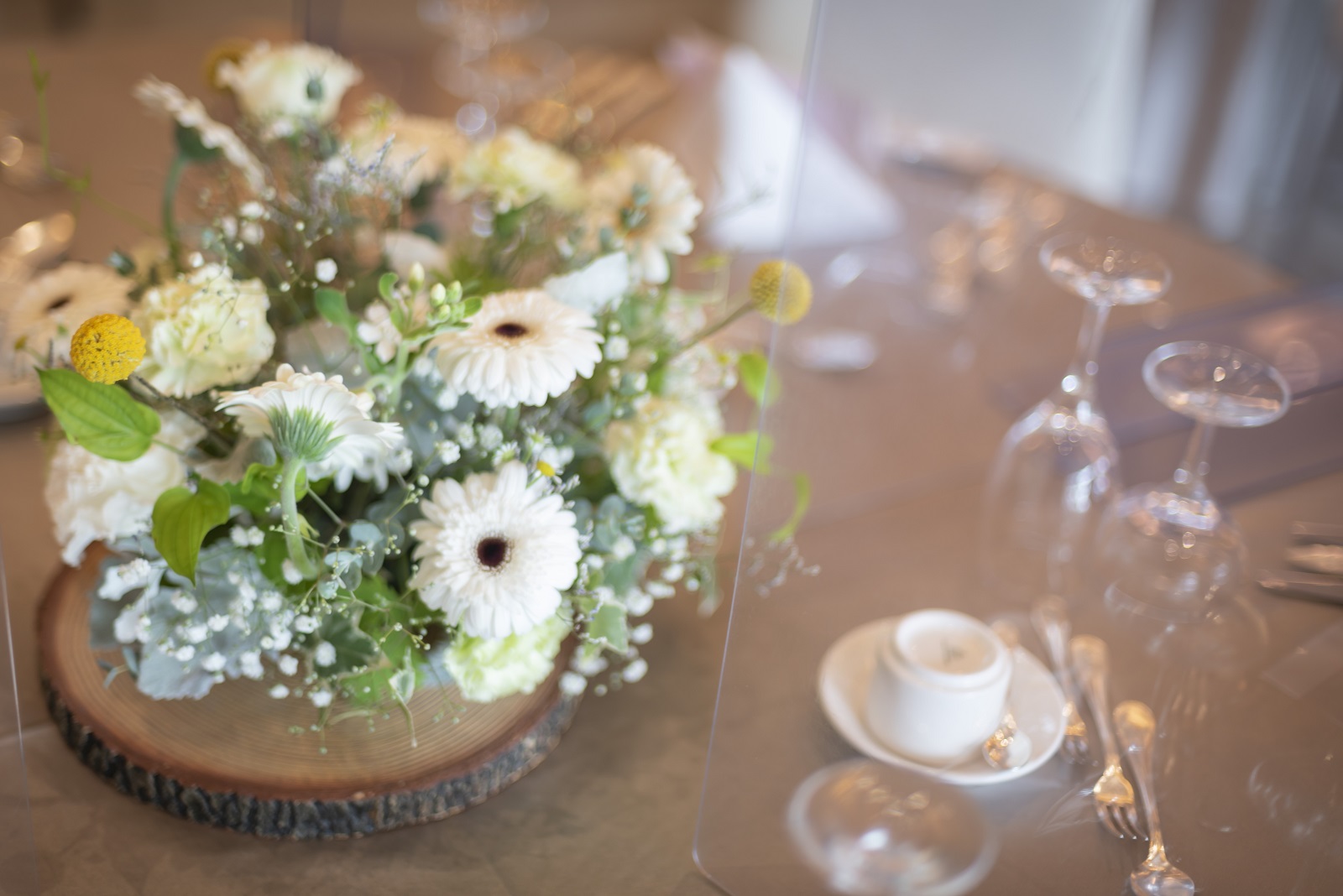 香川県宇多津町の結婚式場シェルエメール＆アイスタイル　テーブル装花