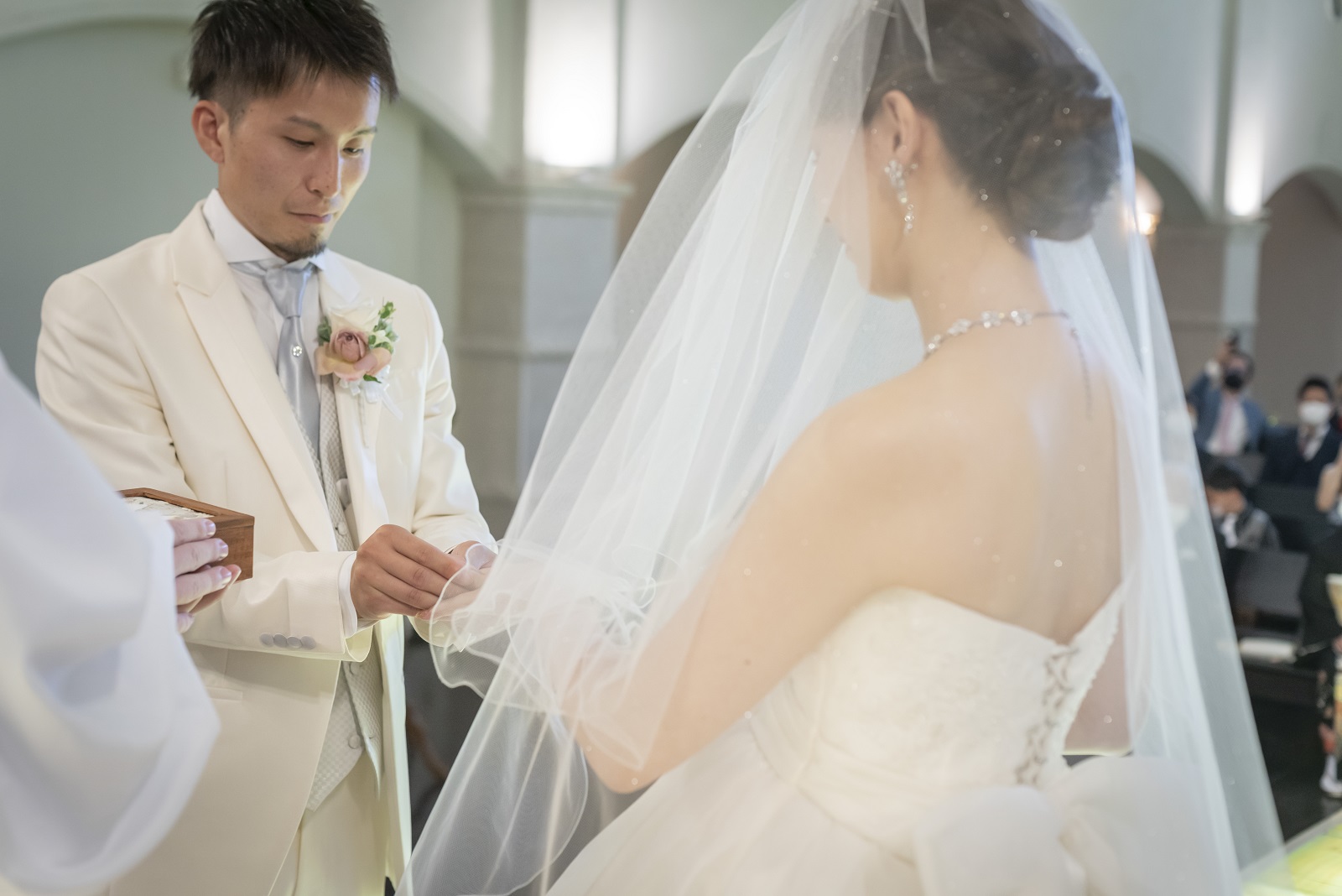 香川県宇多津町の結婚式場シェルエメール＆アイスタイル　指輪の交換