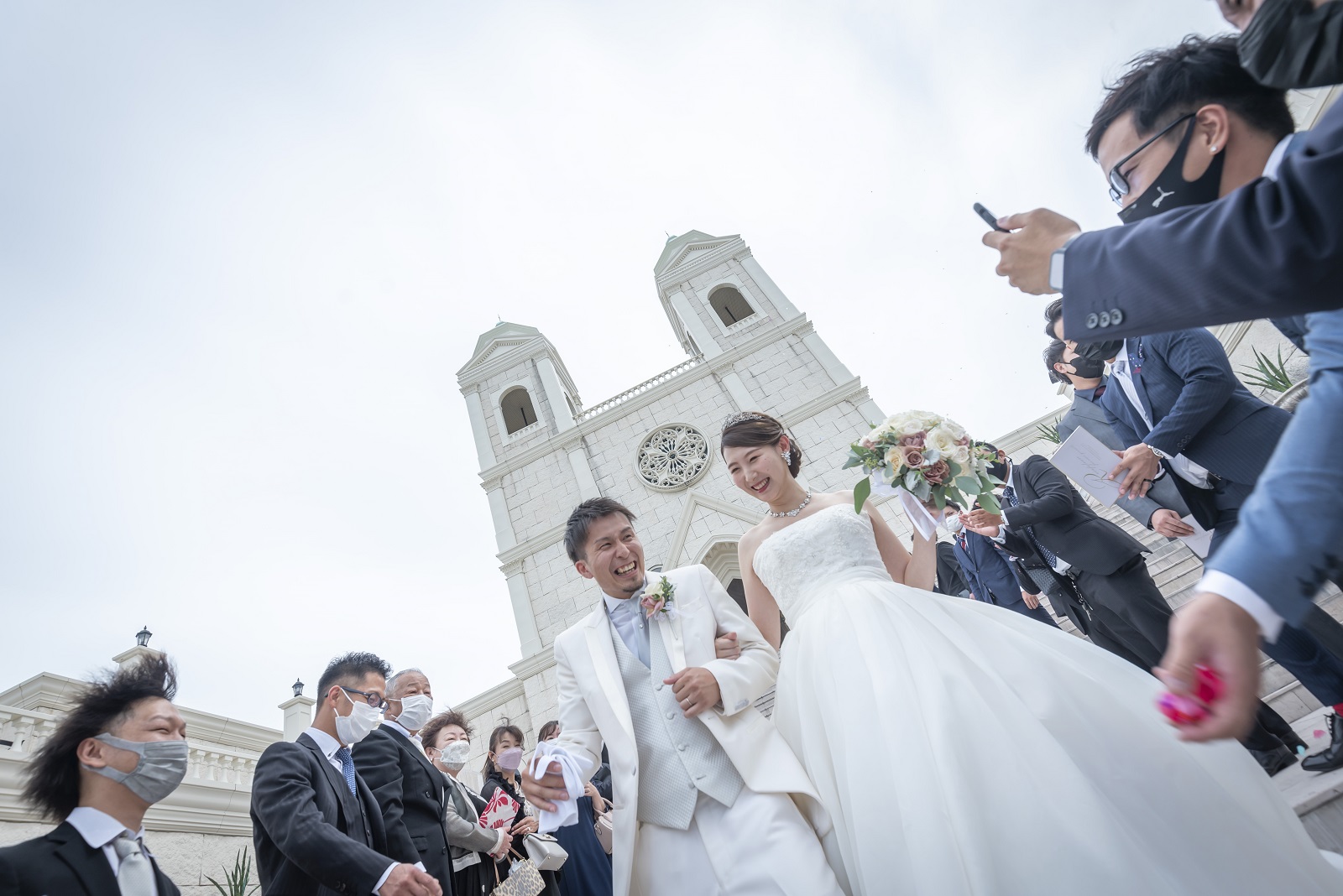 香川県宇多津町の結婚式場シェルエメール＆アイスタイル　大階段　フラワーシャワー