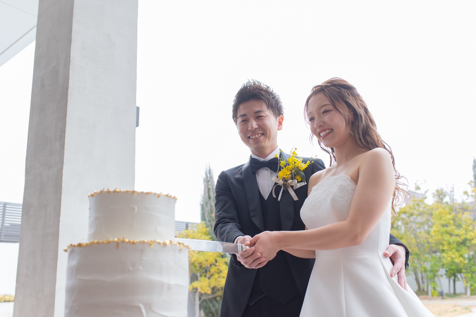 香川県宇多津町の結婚式場シェルエメール＆アイスタイル　ガーデンでケーキ入刀