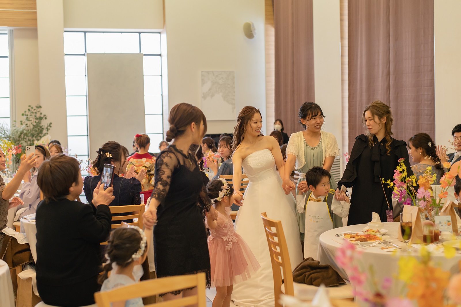 香川県宇多津町の結婚式場シェルエメール＆アイスタイル　姉妹で退場
