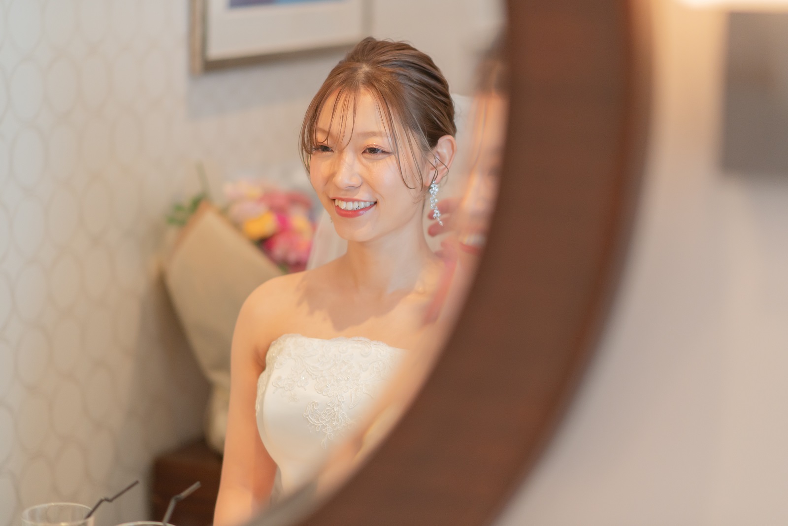 香川県宇多津町の結婚式場シェルエメール＆アイスタイル　控室でヘアメイク